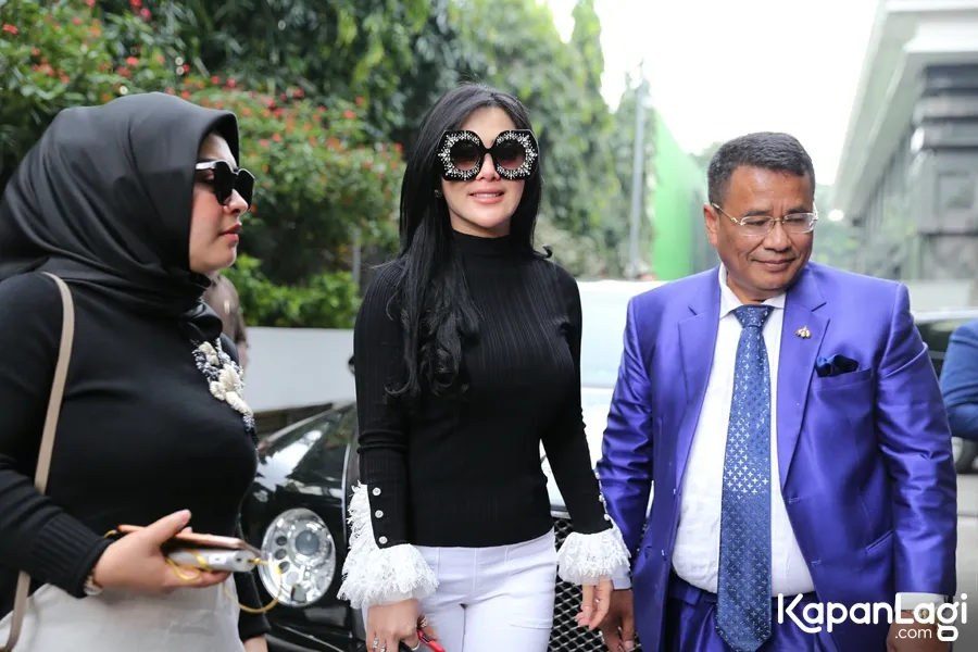 Pihak Syahrini mengungkap mereka pernah menolak diajak makan malam oleh Anniesa Hasibuan. ©KapanLagi.com/Agus Apriyanto