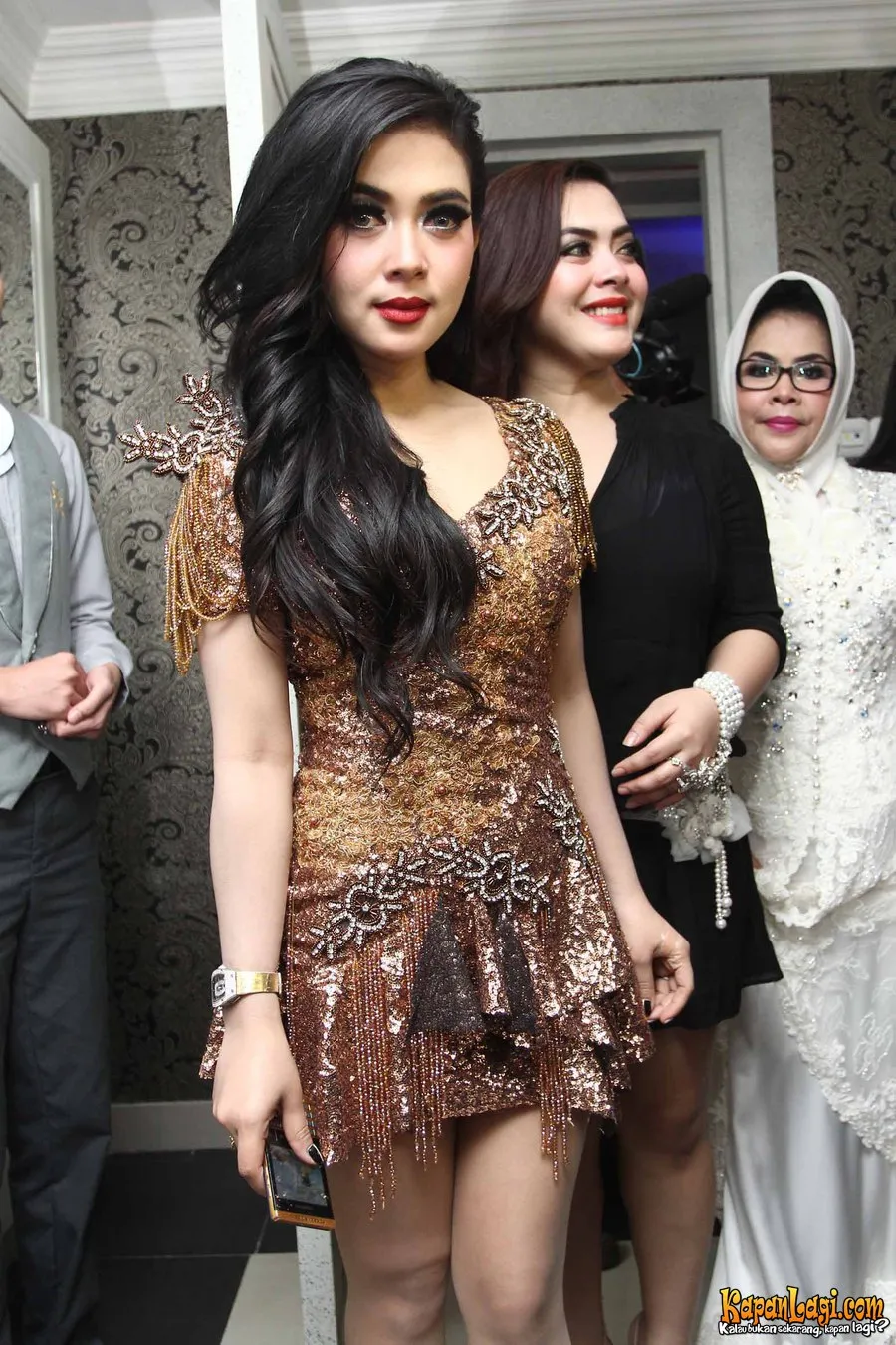 Syahrini sukses meraih penghargaan bergengsi di Infotainment Awards.