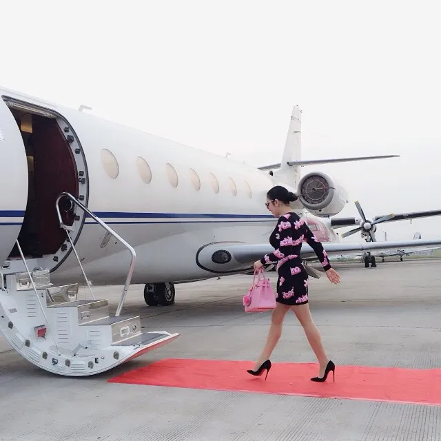 Syahrini tak suka mengungkapkan asal harta kekayaannya karena ingin menjadi privasi. / Syahrini Official Instagram