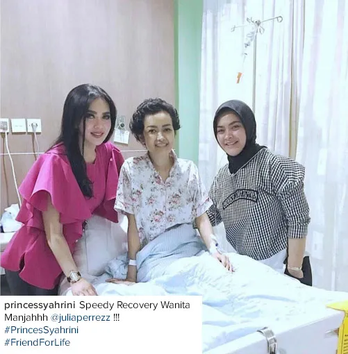 Syahrini menjenguk Jupe di Rumah Sakit. ©Instagram/princessyahrini
