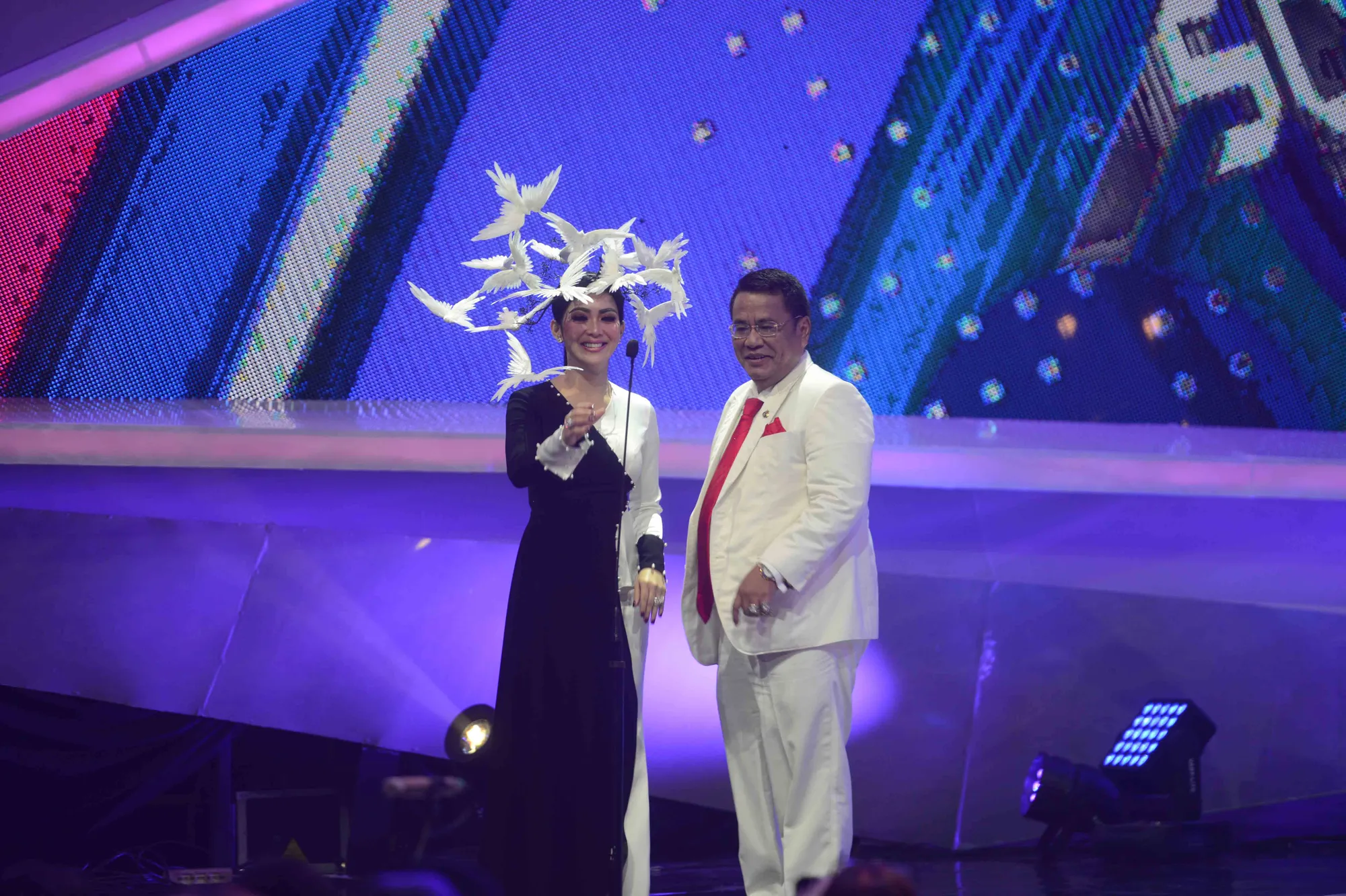 Syahrini & Hotman Paris © Kapanlagi/Bayu Herdianto