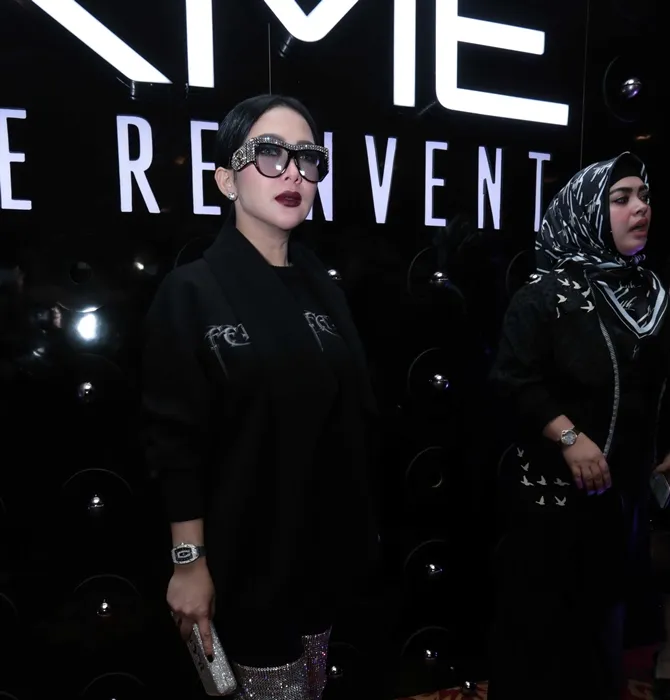 Syahrini tengah sibuk menjalani proses syuting terbarunya. © KapanLagi.com/Muhammad Akrom Sukarya