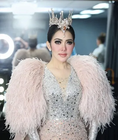 Setiap mengisi acara di berbagai panggung, Syahrini selalu tampil memukau! /©instagram.com/princessyahrini