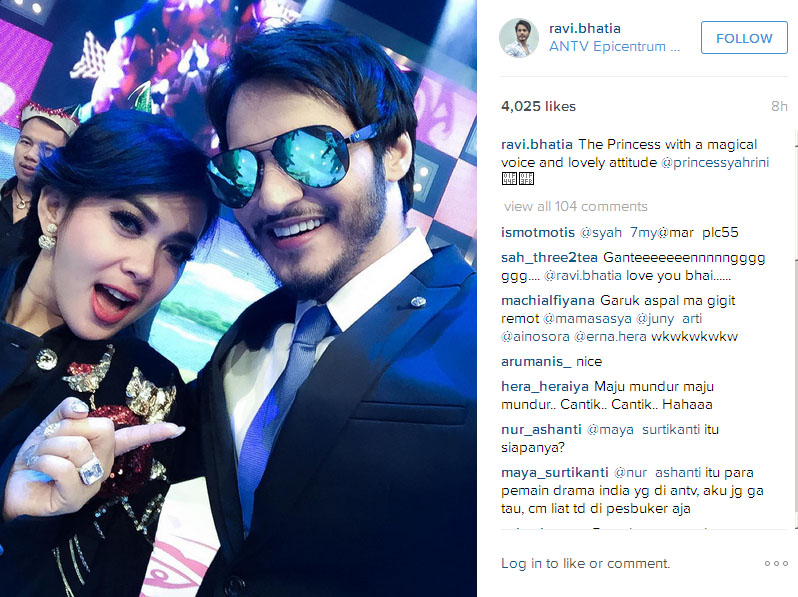 Ini dia pose manis Syahrini dan Ravi Bhatia, keren kan? © Instagram.com/ravi.bhatia