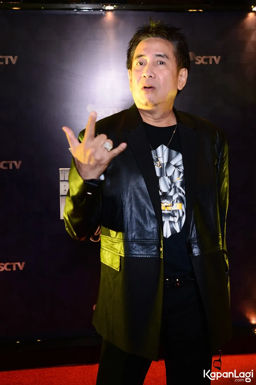 Sys NS pernah menjalani banyak profesi mulai dari DJ, aktor, penyiar radio, penulis skenario, sutradara hingga politisi. cr: KapanLagi.com