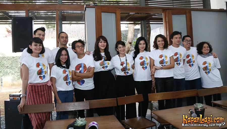 Empat orang paling kiri adalah pendukung baru AADC 2 © KapanLagi.com®/Agus Apriyanto