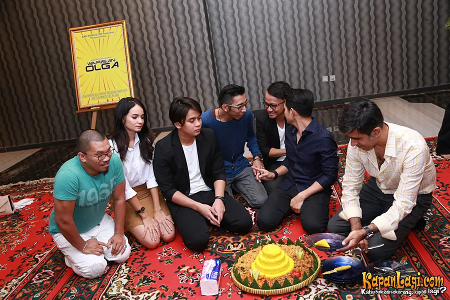 Suasana syukuran film WARISAN OLGA/©Kapanlagi.com®/Agus Apriyanto