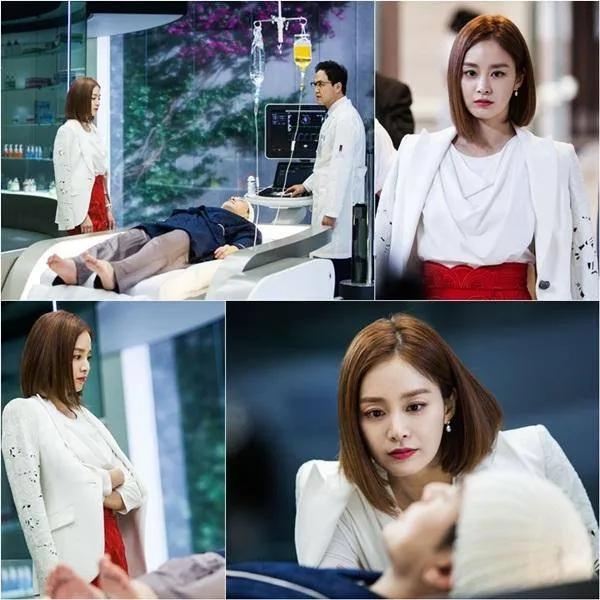 Tampak Han Yeo Jin di depan Han Do Joon yang sedang koma. ©SBS