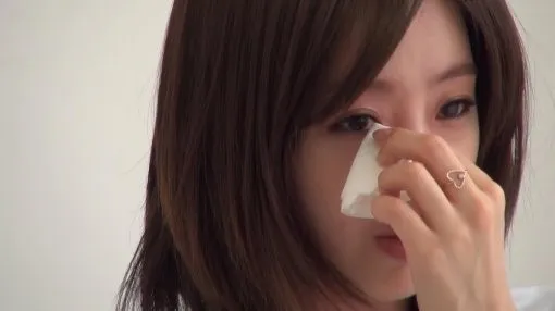 Eunjung menangis dengan semua tuduhan yang diarahkan untuknya dari netizen © Soompi