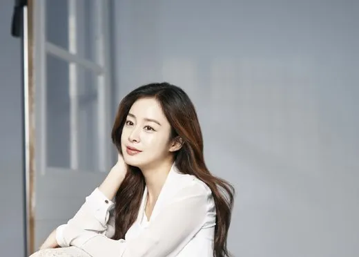Pesona cantik Kim Tae Hee bikin jatuh hati netizen. © Nate
