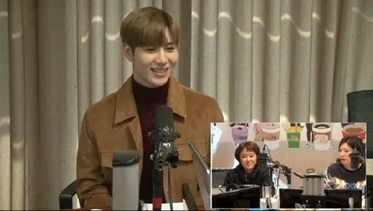 Taemin saat jadi bintang tamu di acara Unnie's Radio © koreaboo.com