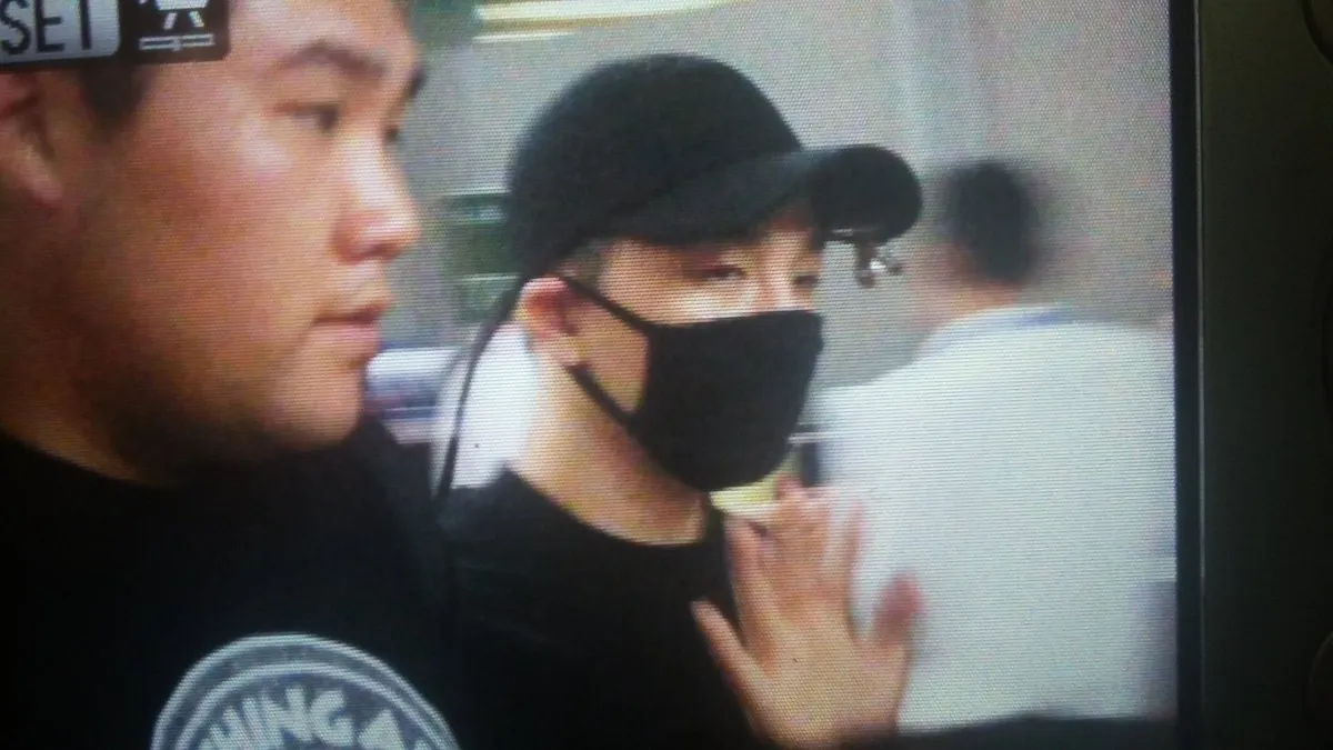 Taeyang tiba di Jakarta © twitter.com/YGIndonesia