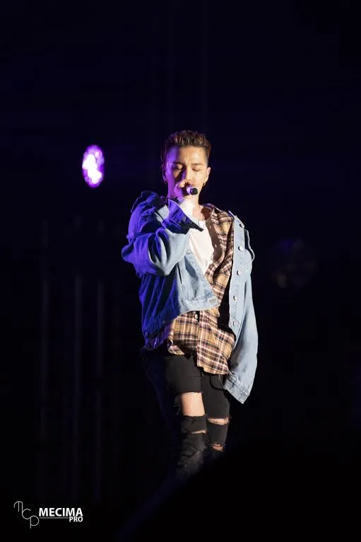 Taeyang Big Bang membawakan medley lagu Big Bang dalam konser Saranghaeyo Indonesia. ©Mecimapro