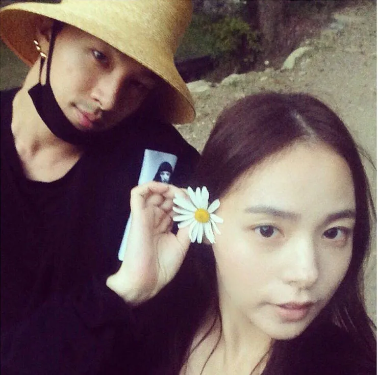 Taeyang Big Bang dan Min Hyo Rin dikabarkan akan berangkat ke Hawaii untuk prewed. © Instagram/__youngbae__