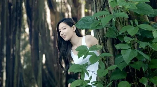 Taeyeon Girls Generation saat syuting Nature Republik @soompi.com