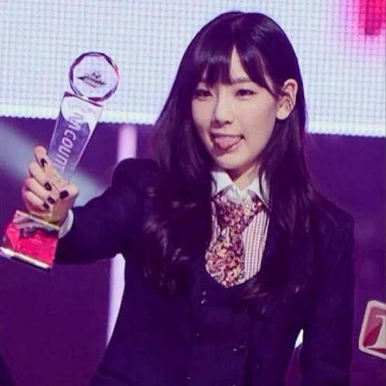 Pakai Gaun Ungu, Taeyeon SNSD Bikin Fans Meleleh 