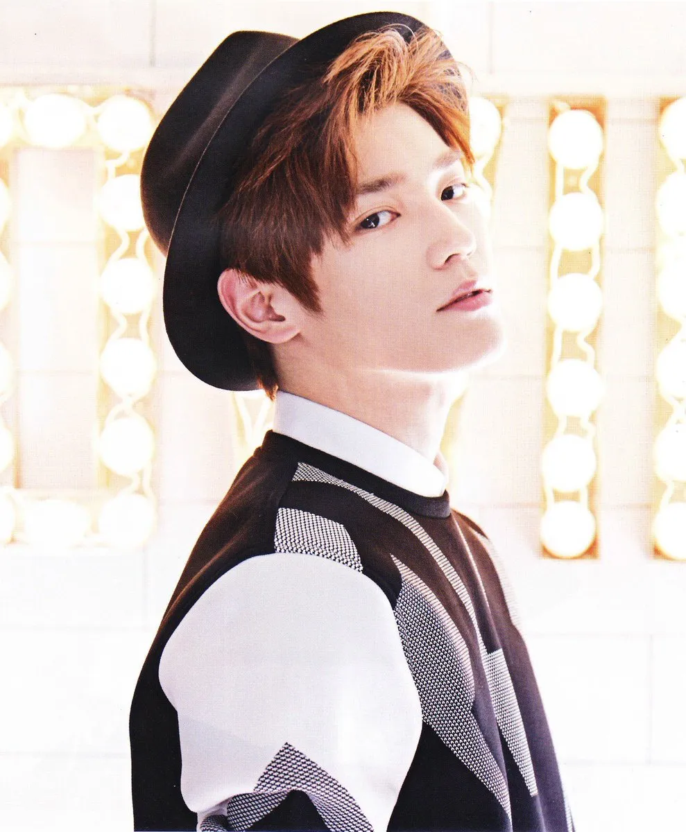 Taeyong jadi yang terganteng di kalangan para idol © OK Magazine