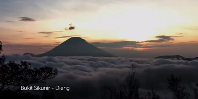 Indahnya sunset di Bukit Sikunir