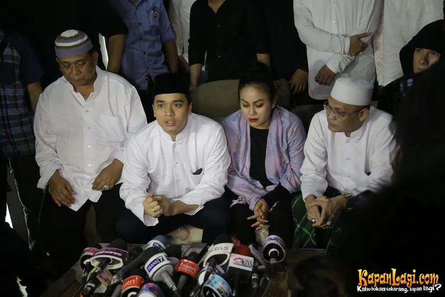 Panitia 40 harian Olga Syahputra meminta pengertian warga © KapanLagi.com®/Agus Apriyanto