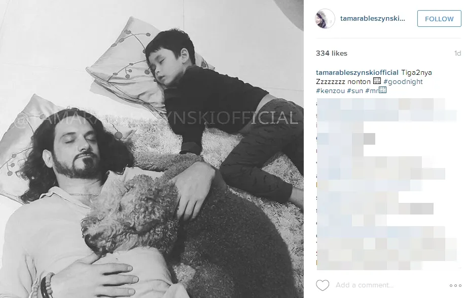 Siapa pria bule yang sedang tidur bareng Kenzou ini? ©instagram/tamarableszynskiofficial