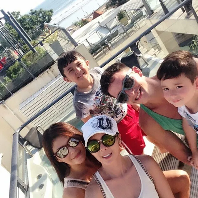 Setiap dua minggu sekali Mike Lewis berusaha menyempatkan diri mengunjungi anaknya yang ada di Bali. ©instagram Tamara Bleszynski