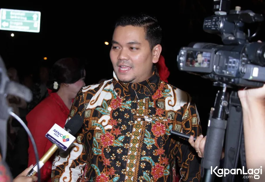 Indra Bekti sempat antri selama satu jam di pernikahan Kahiyang dan Bobby. ©KapanLagi.com/Bayu Herdianto