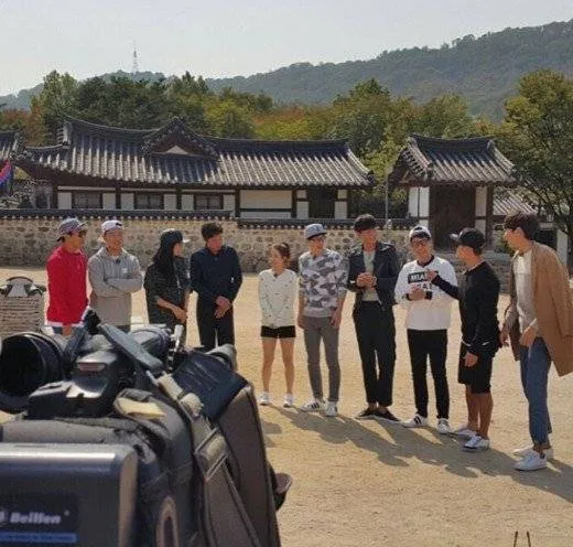 Park Bo Young sedang syuting untuk Running Man. © allkpop.com