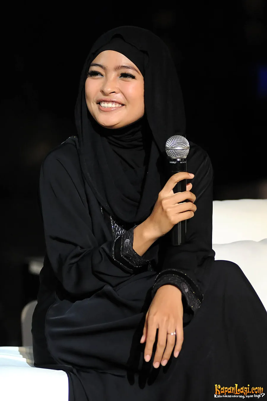 Tantri Kotak kemalingan notebook saat parkir di salah satu mall di Jakarta.