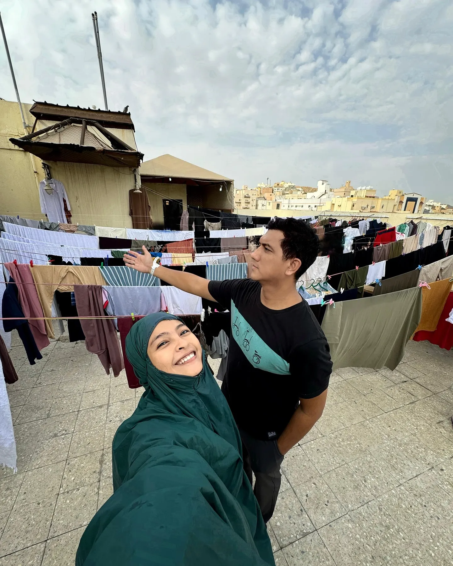 Momen Tantri dan Arda jalani ibadah haji bareng (Credit foto: instagram.com/tantrisyalindri)