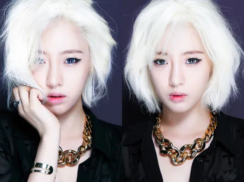 Eunjung berkilau dengan rambut putih blonde