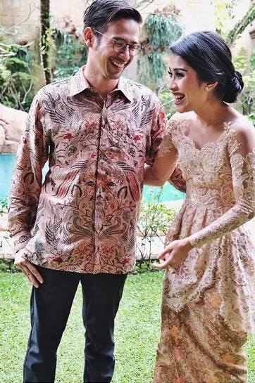 Tarra kompakan baju dengan pacarnya © Instagram.com/tarrabudiman