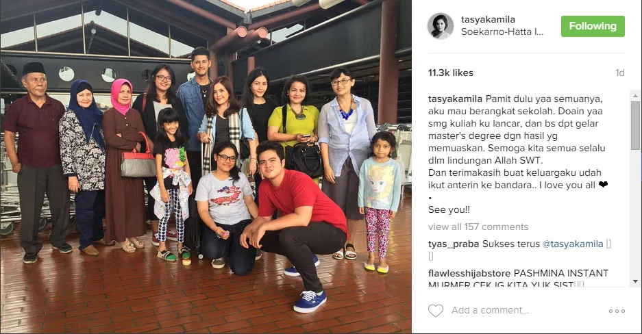 Tasya Kamila bersama keluarganya di Bandara Soekarno Hatta