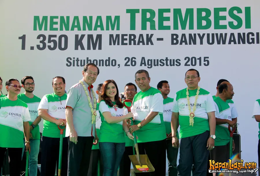 Tasya ikut menanam Trembesi sebagai bentuk kepeduliannya terhadap lingkungan/©Kapanlagi.com®/M. Akrom Sukarya