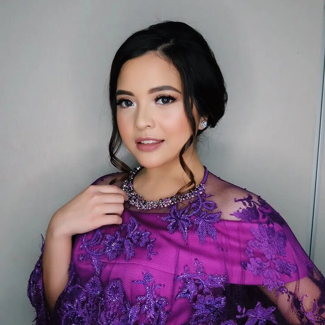 Penampilan Tasya makin memukau dengan make-up dan hairdo kece. /©instagram.com/tasyakamila