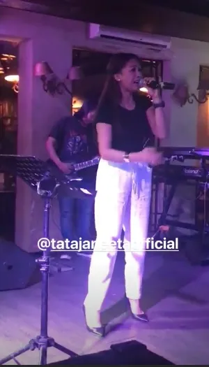 Malam setelah akad, Tata ngejam di resto ©instagram/vebytouchmakeup