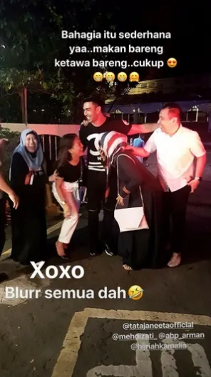 Setelah akad, Tata santai makan malam dengan sahabat ©instagram/vebytouchmakeup