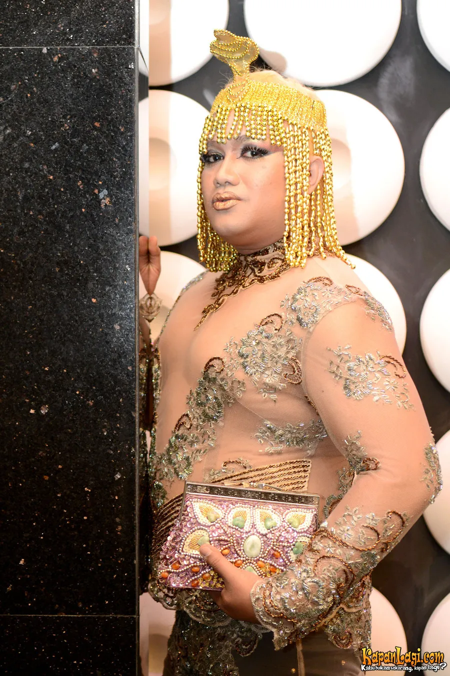 Salah satu penampilan ala Tata Liem. @KapanLagi.com 