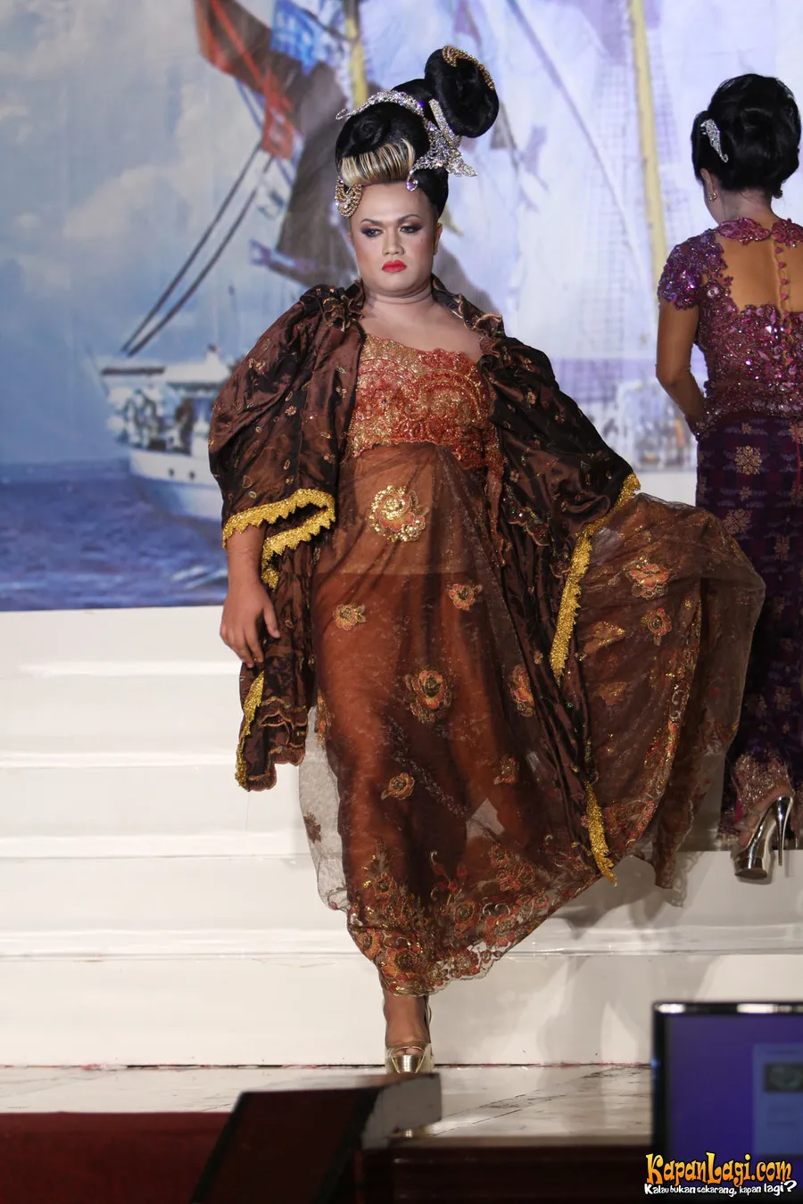 Tata Liem Sukses Jadi Model Fashion Show - KapanLagi.com
