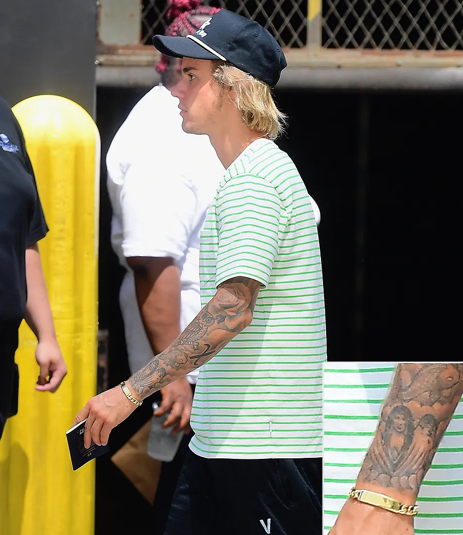 Tato Selena yang masih menghiasi tangan Justin ? Splashnews via People