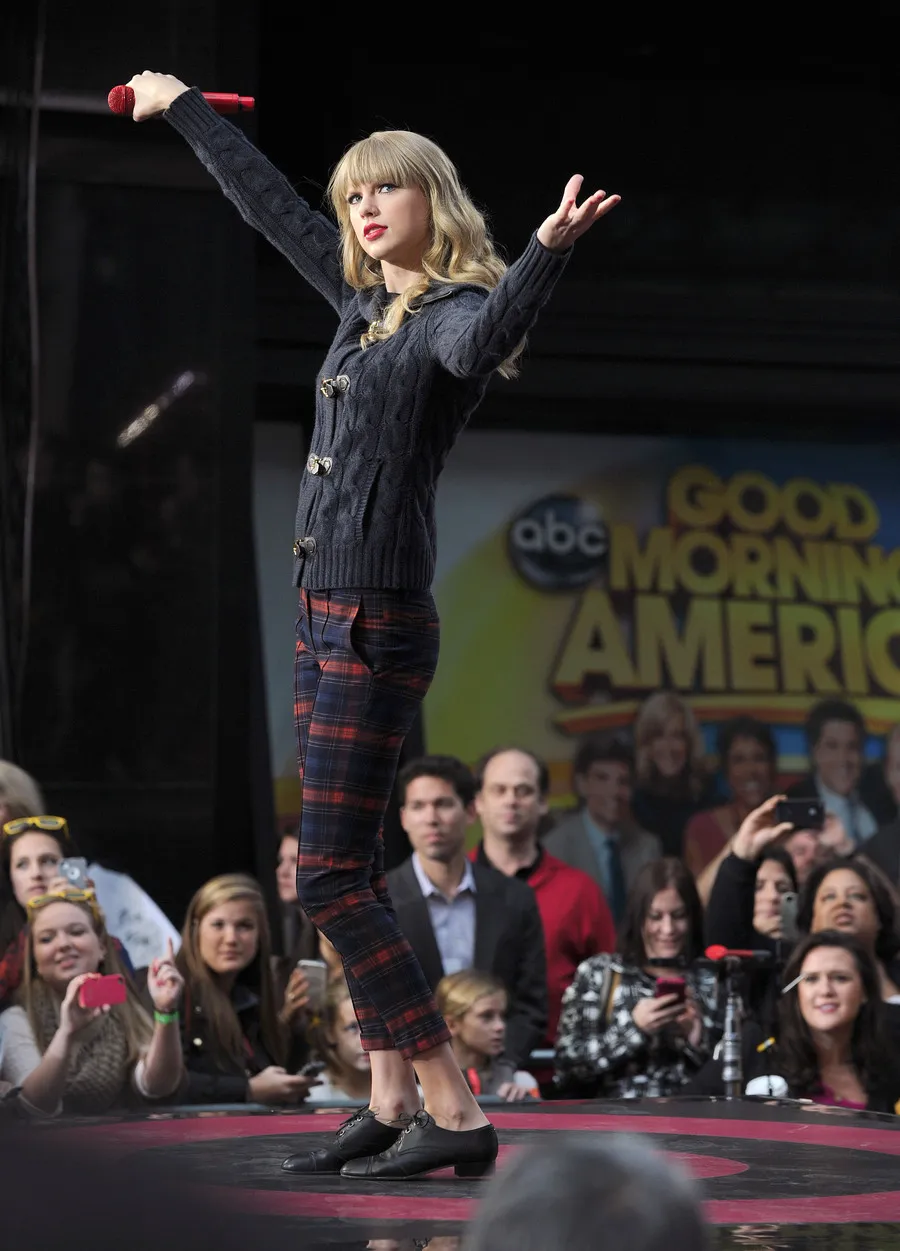 Taylor Swift/@Fameflynet
