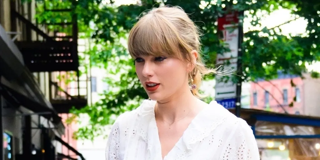 Taylor Swift - If This Was A Movie