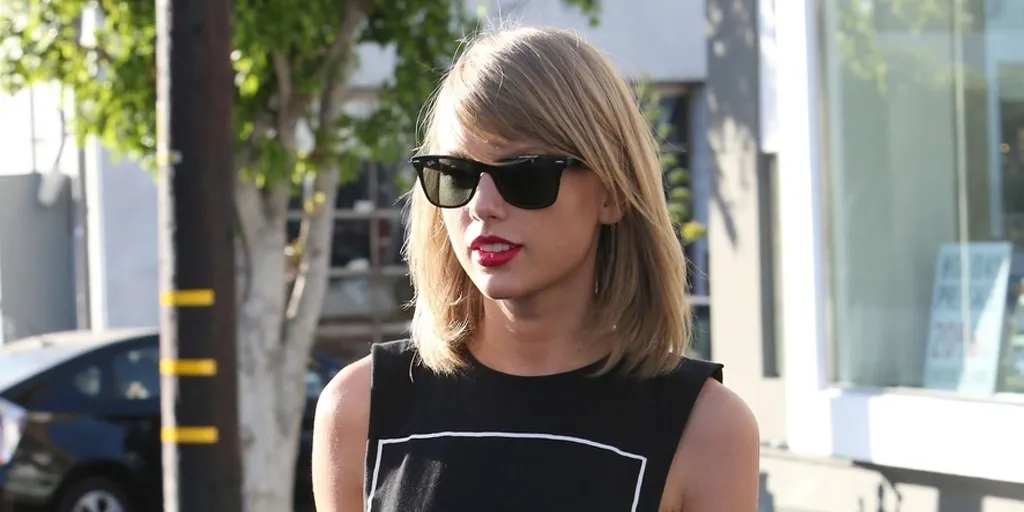 Taylor Swift - Look At You Like That