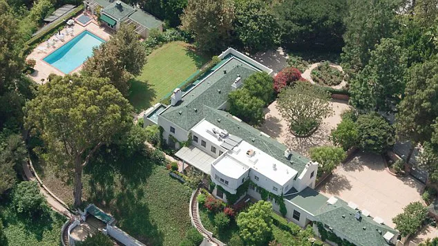 Ini dia rumah baru Taylor yang dibeli seharga Rp 368 miliar © dailymail.co.uk
