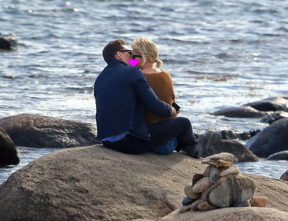 Ciuman Tom dan Taylor tak dibuat-buat lho! © dailymail.co.uk