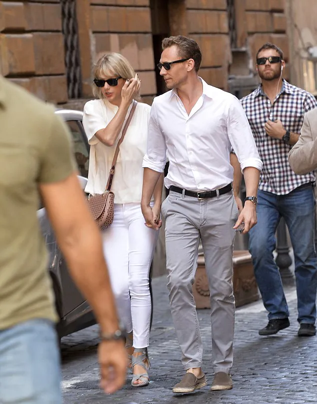 Taylor dan Tom kembaran baju saat kencan © Splashnews/dailymail.co.uk