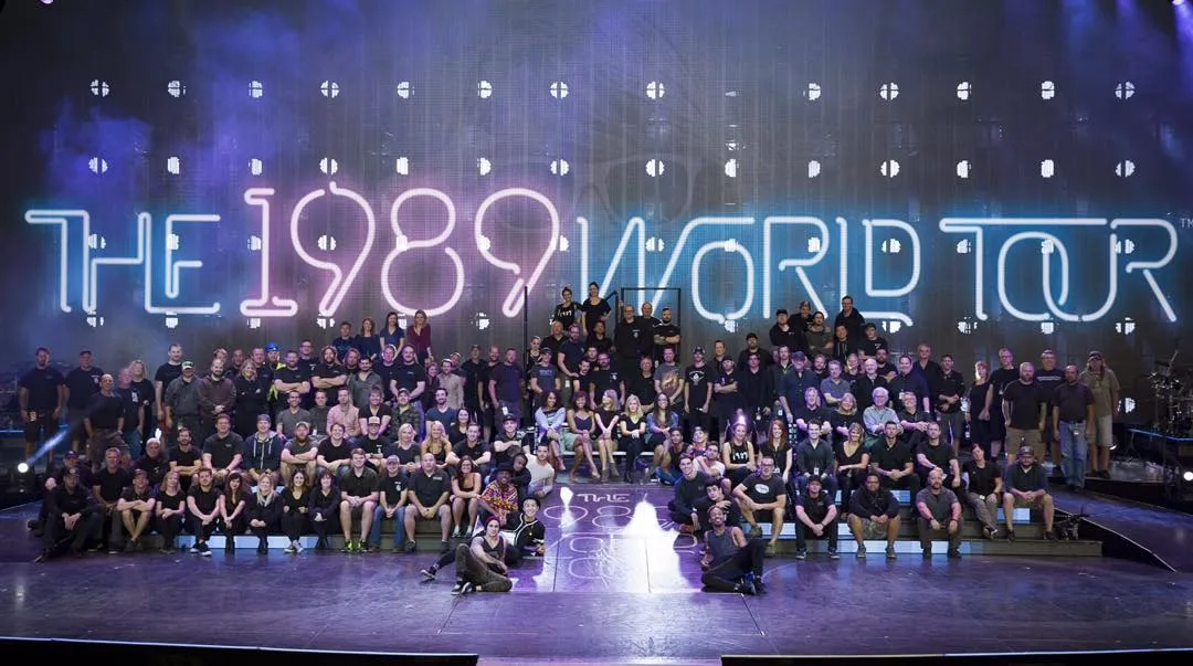 Foto Taylor Swift bersama semua keluarga '1989 WORLD TOUR' © instagram.com/taylorswift13