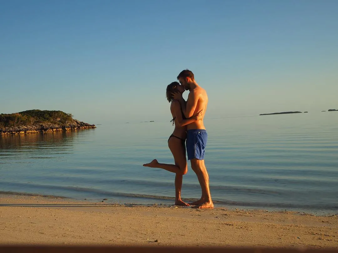 Calvin Harris diungkapkan bakal segera melamar Taylor Swift. ©Instagram/taylorswift