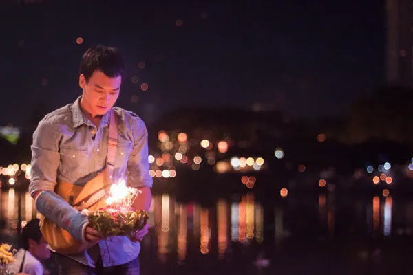 Sukrit Wisetkaew dalam satu adegan THE TEACHER'S DIARY @foto: dok. GTH 