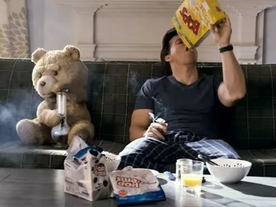 Boneka beruang memang lucu, tapi yang satu ini bukan boneka beruang biasa.(midnightreview.co.uk)