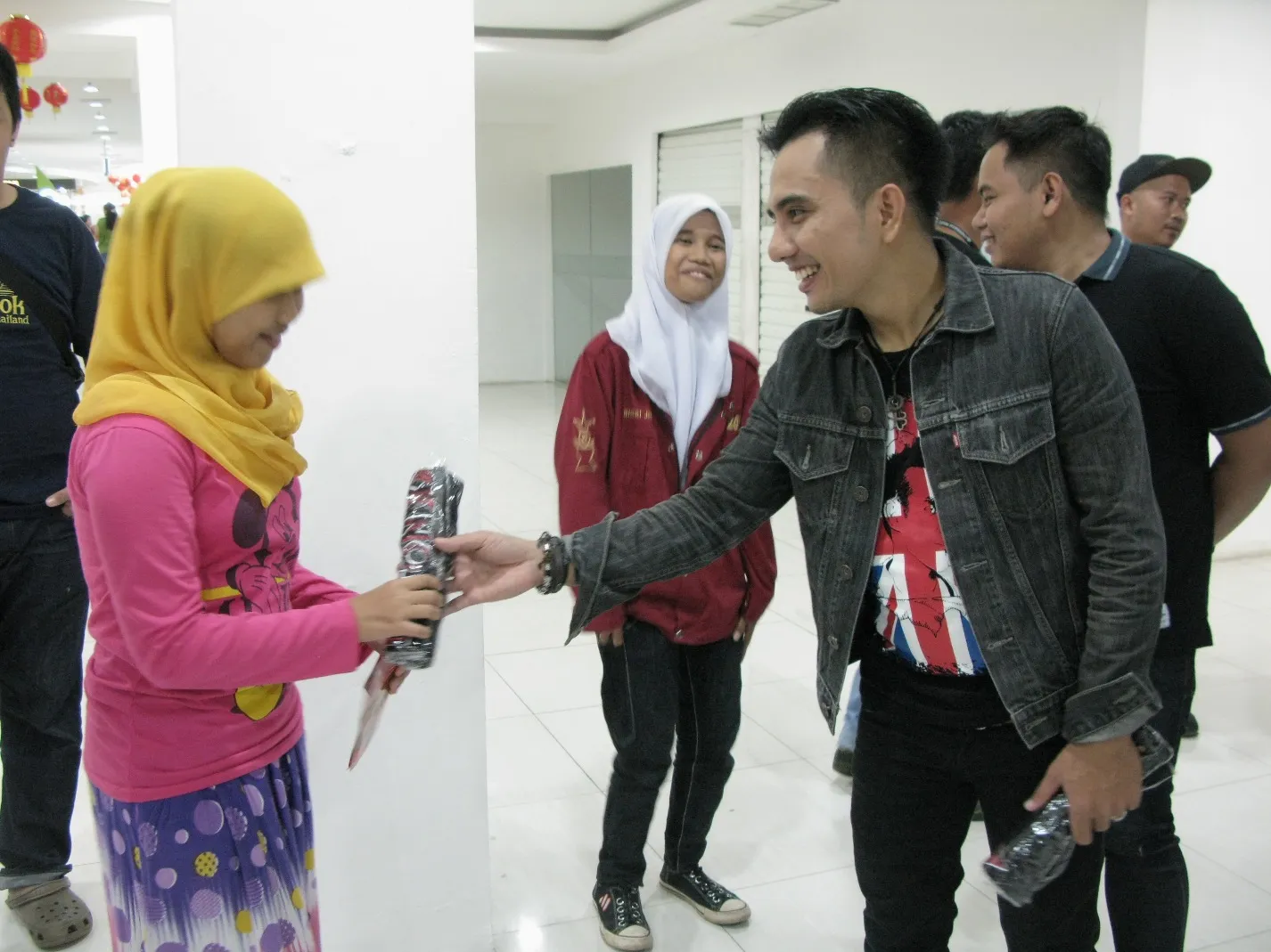 Tektona Akrab Bersama Fans ©KapanLagi.com